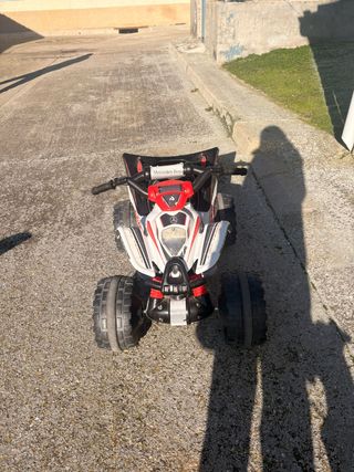Quad Mercedes-Benz para niños a batería