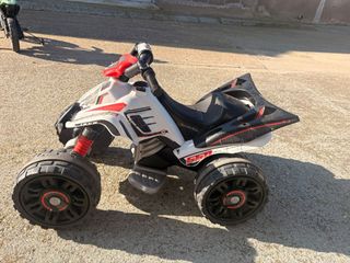 Quad Mercedes-Benz para niños a batería