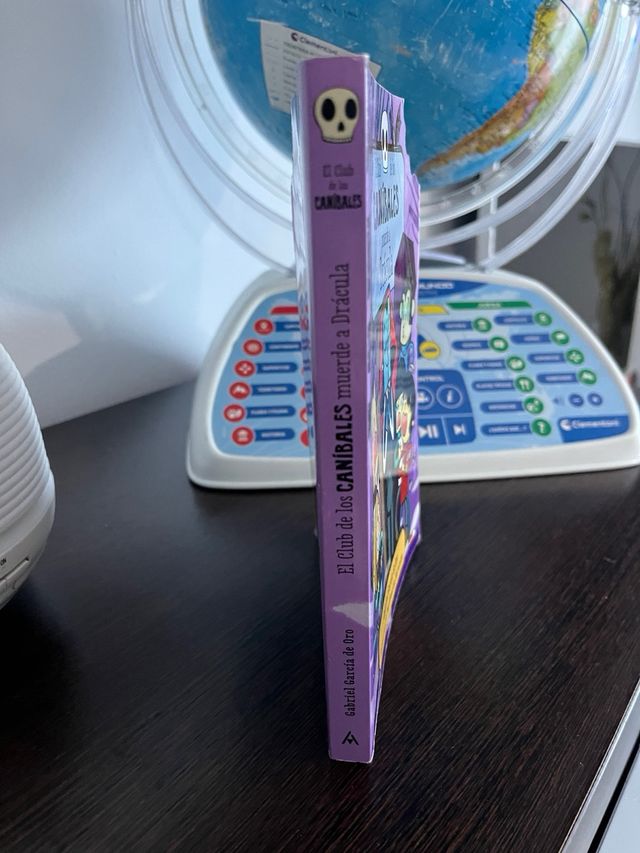 Libro El Club de los Caníbales muerde a Drácula