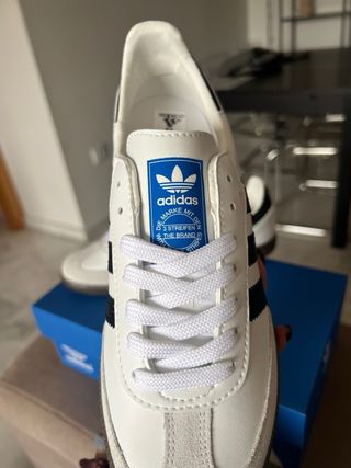 Zapatillas Unisex Blancas y Negras