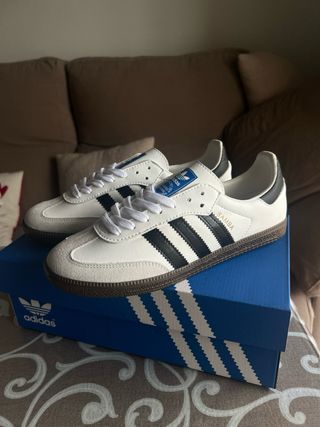 Zapatillas Unisex Blancas y Negras