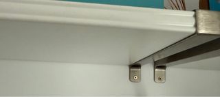 2 Estanterías blanca y plateada