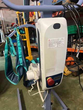 GRÚA DE BIPEDESTACIÓN PARA PERSONAS MAYORES- 600€