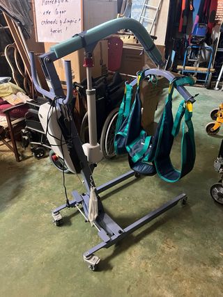 GRÚA DE BIPEDESTACIÓN PARA PERSONAS MAYORES- 600€