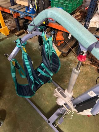 GRÚA DE BIPEDESTACIÓN PARA PERSONAS MAYORES- 600€