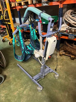 GRÚA DE BIPEDESTACIÓN PARA PERSONAS MAYORES- 600€