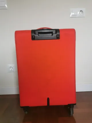 Maleta American Tourister Roja