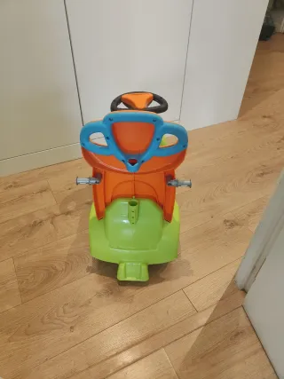 Coche correpasillos PushNGo verde y azul