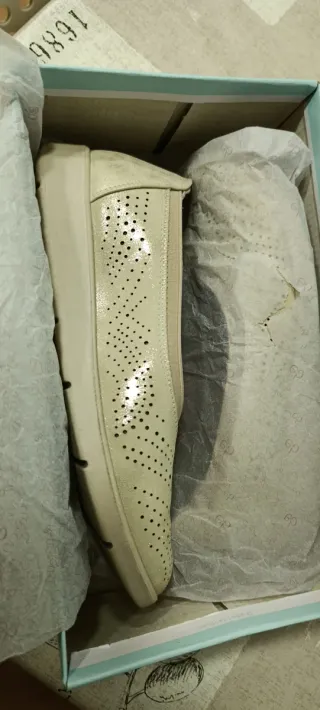 Zapatos Elena Bloom Beige/Oro Perforados