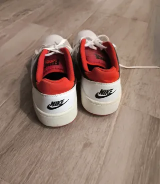 Zapatillas Nike Blancas y Rojas