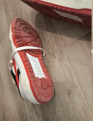 Zapatillas Nike Blancas y Rojas