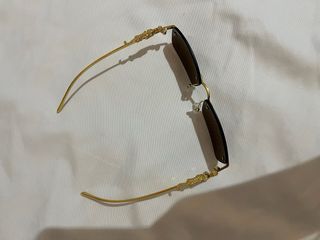 Gafas de sol de lujo doradas