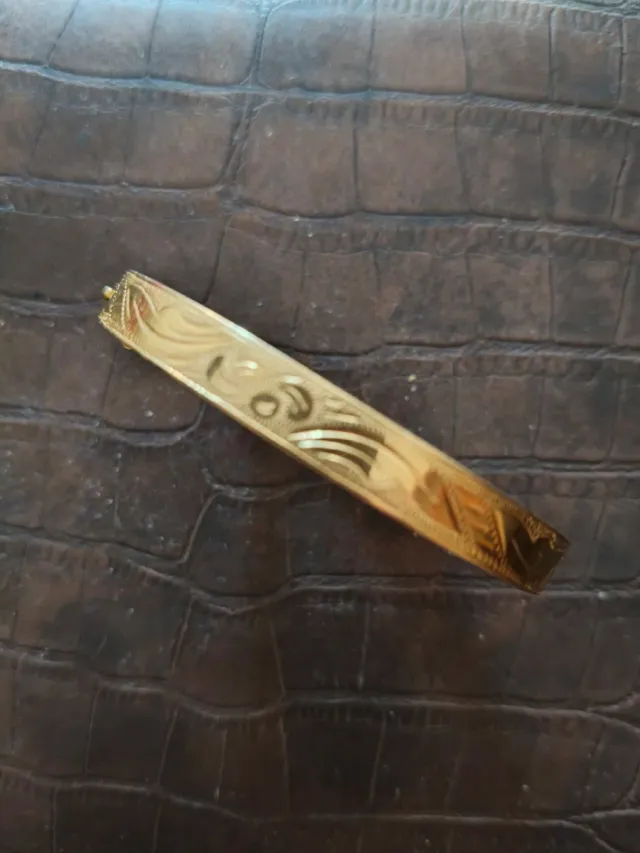 Brazalete de Oro pesa 20 g