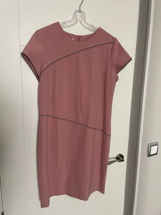 Vestido con etiqueta de Dolores Promesas