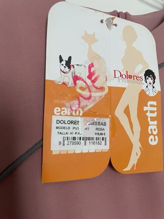 Vestido con etiqueta de Dolores Promesas