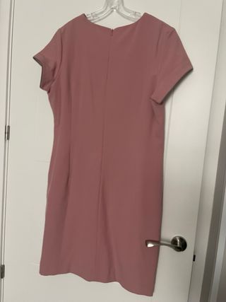 Vestido con etiqueta de Dolores Promesas