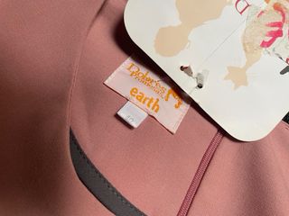 Vestido con etiqueta de Dolores Promesas