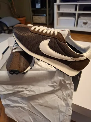 Nike LD-1000 Marrón y Blanco