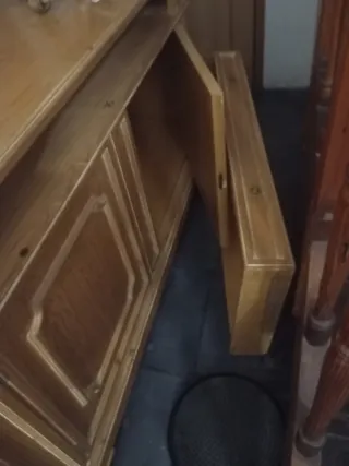 Aparador de madera marrón