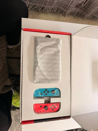 Nintendo Switch Azul y Rojo Completa poco uso