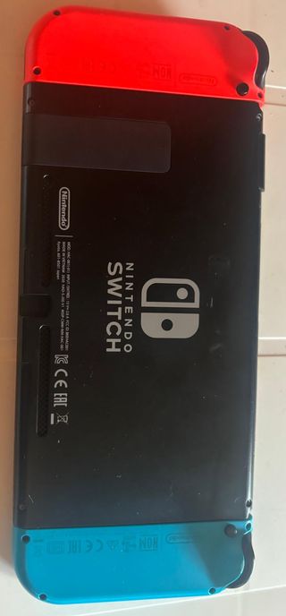 Nintendo Switch completa + custodia Mario Kart