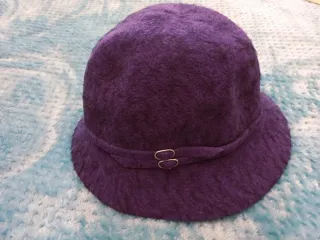 Sombreros beige y malva