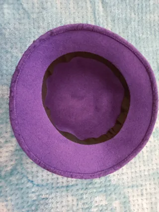 Sombreros beige y malva