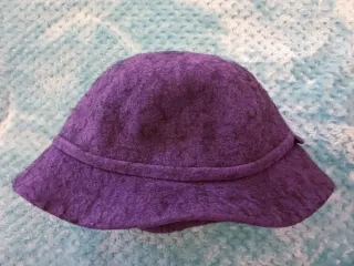 Sombreros beige y malva