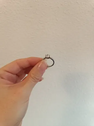 Anillo de titanio plateado y brillante