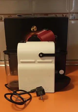 Cafetera Nespresso Krups Inissia c/descalcificador