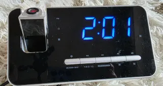 Radio Reloj Despertador Proyector