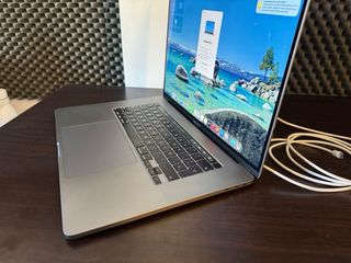 MacBook Pro 16” 2019 i7 16GB RAM 500GB SSD