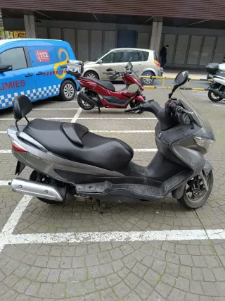 Suzuki Burgman 125 Gris