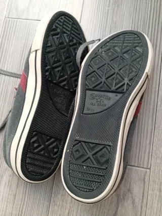 Zapatillas Converse Casual Grises y Rojas