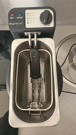 freidora  modelo Orbegozo FDR 35