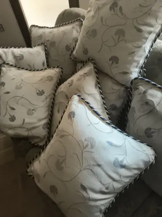 Cojines decorativos beige y azul