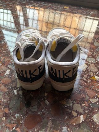 Zapatillas Nike Blancas y Negras