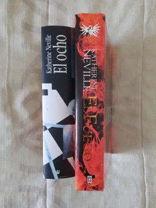 LOTE DE 2 VOLÚMENES DE KATHERINE NEVILLE.