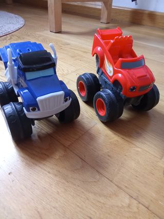 Camión coche y 2 Monster Trucks