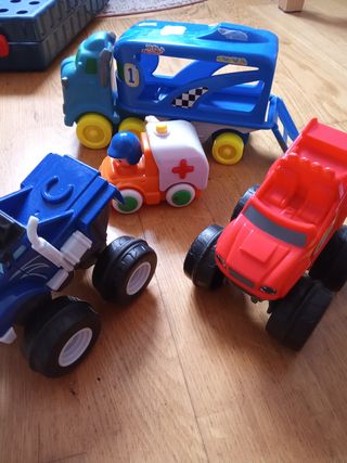 Camión coche y 2 Monster Trucks