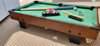 Mini mesa de billar con accesorios