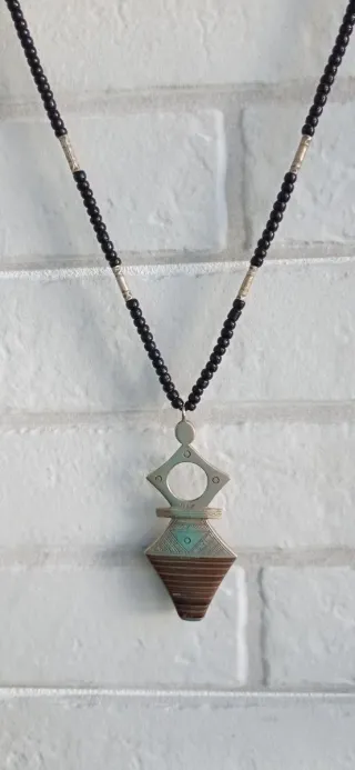 Collar tuareg de Onix con amuleto ancestral.