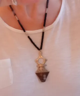Collar tuareg de Onix con amuleto ancestral.