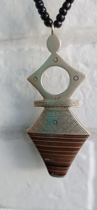 Collar tuareg de Onix con amuleto ancestral.