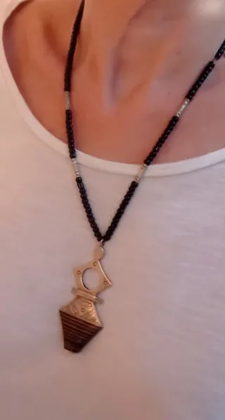 Collar tuareg de Onix con amuleto ancestral.
