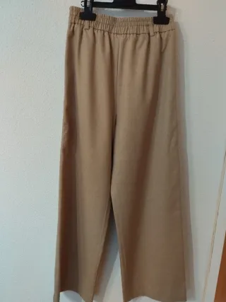 Pantalones Zara Beige con etiqueta