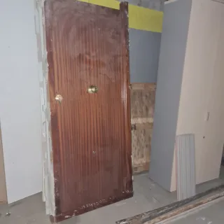 Puerta madera maciza entrada