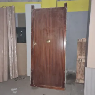 Puerta madera maciza entrada