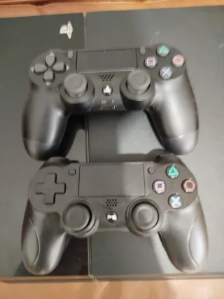 PS4 500GB c/ 2 Mandos