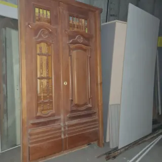 Puerta entrada madera maciza castellana